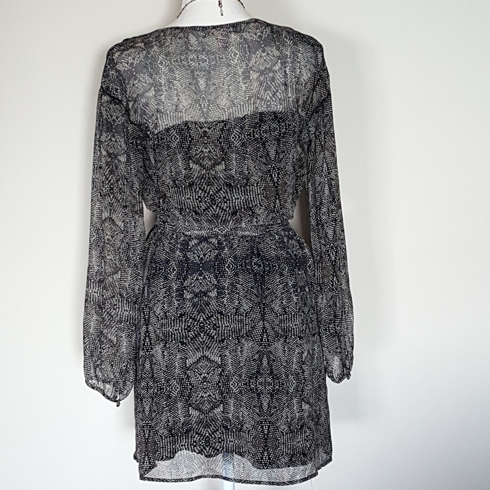 Forever 21 Long Sleeve Dress - Picture 3 of 5